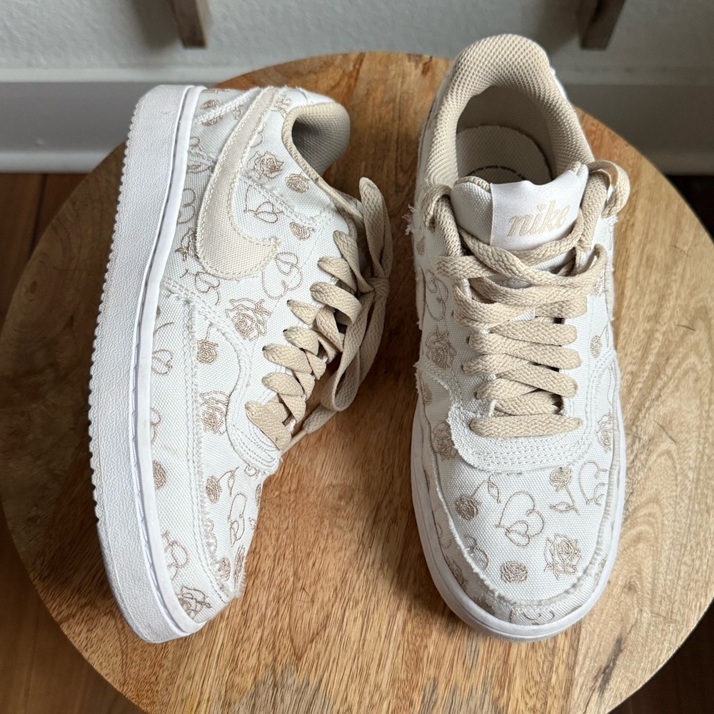 Nike Court Vision Low Canvas Court 'Valentine's Day' Floral Wmn’s Sneakers Sz: 6 - Picture 1 of 10